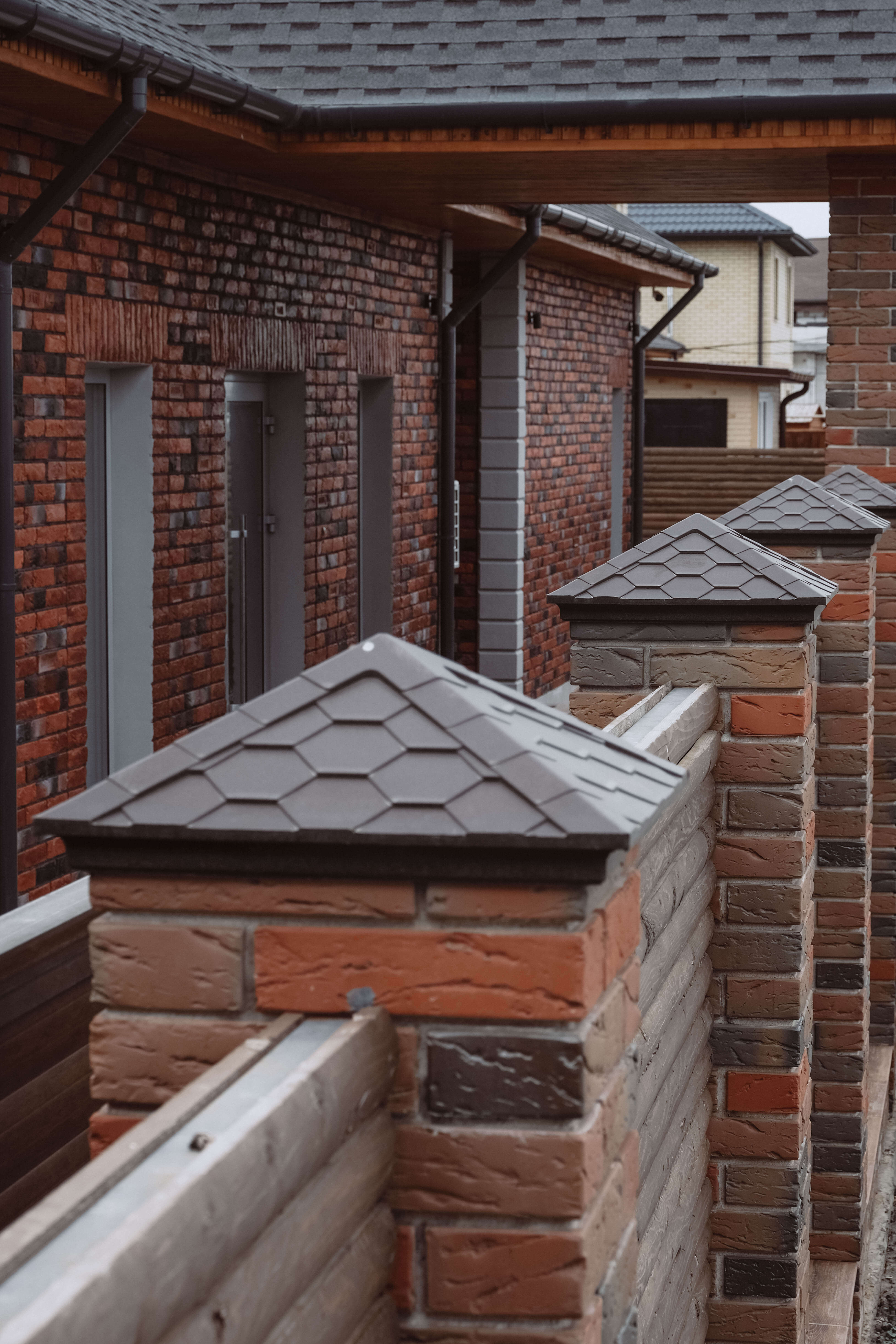 Колпак Zking Эверест Коричневый на столб 1.5х1.5 кирпича (390х390мм) в Ереване фото